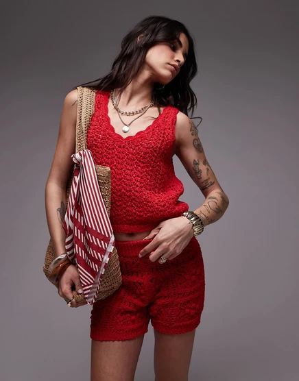 Трикотажные шорты с вышивкой Topshop красного цвета - часть комплекта red