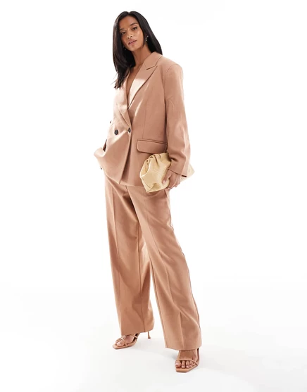 Широкие брюки в елочку цвета мокко от Vero Moda Petite, сшитые на заказ, - часть комплекта mocha mousse