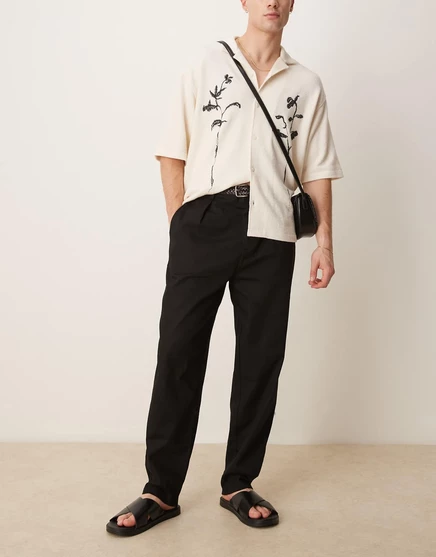 Льняные брюки со складками черного цвета от ASOS DESIGN carrot fit black