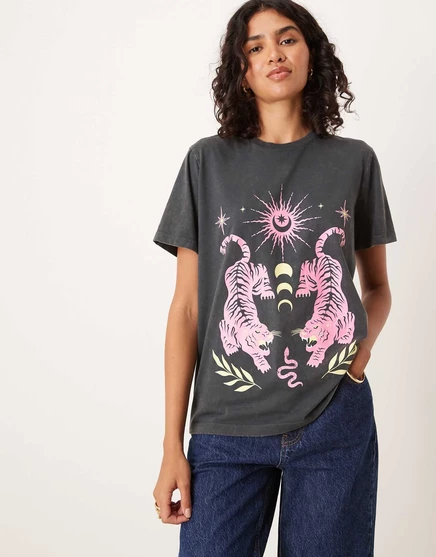 ДИЗАЙНЕРСКАЯ футболка ASOS regular fit с изображением небесного тигра, выполненная из стираного древесного угля washed charcoal