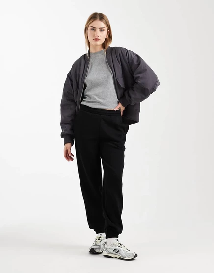 Черный свитер ASOS DESIGN ultimate с манжетами и кисточкой на спине black