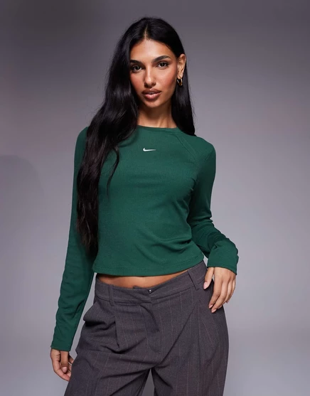 Трикотажный топ с длинными рукавами Nike Chill rib зеленого цвета  mid green
