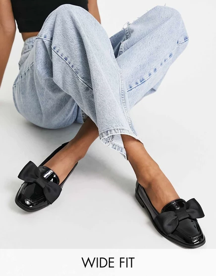 Черные лакированные лоферы на плоской подошве с бантом ASOS DESIGN Wide Fit Mentor black patent