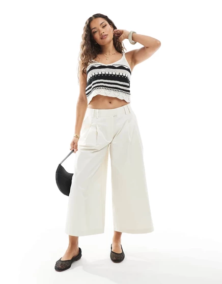 Укороченные широкие брюки из чистого хлопка ASOS DESIGN Petite кремового цвета с детализацией швов cream