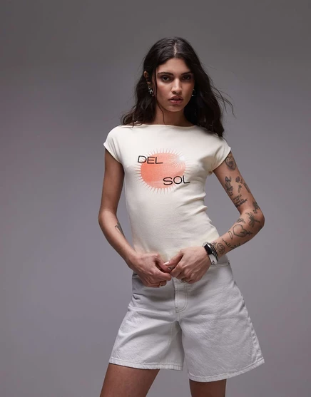 Футболка с коротким рукавом и вырезом лодочкой от Topshop graphic del sol желтого цвета yellow