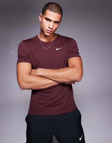 Футболка Nike Running Miler Dri-FIT бордового цвета burgundy
