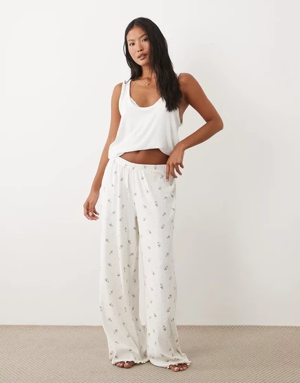 Пижамные брюки ASOS DESIGN Petite mix &match pointelle с принтом в виде розового бутона розы