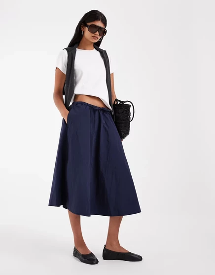 Женская юбка ASOS Design Techy midi, темно-синяя