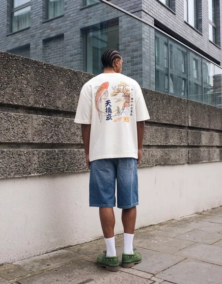 Мужская футболка ASOS Design oversize с принтом кои, молочная