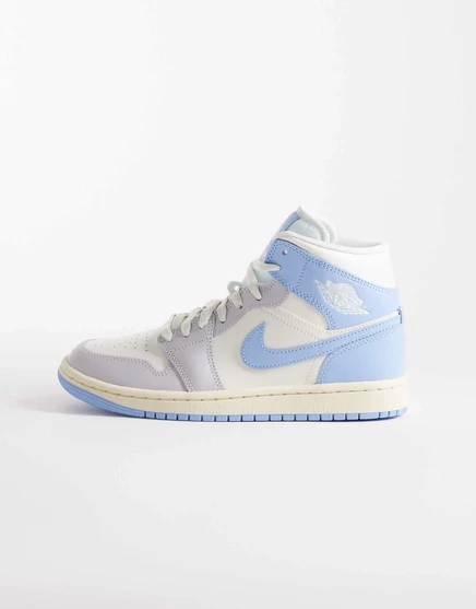 Кроссовки Nike Air Jordan 1 Mid светло-голубого и белого цветов  light gray