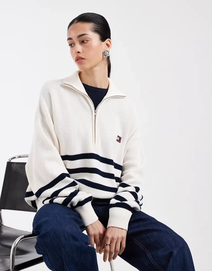 Полосатый свитер Tommy Jeans с застежкой на четверть молнии в кремово-белую полоску