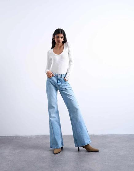 Удобная эластичная расклешенная джинсовая ткань средней посадки Topshop Pippa цвета отбеливатель bleach