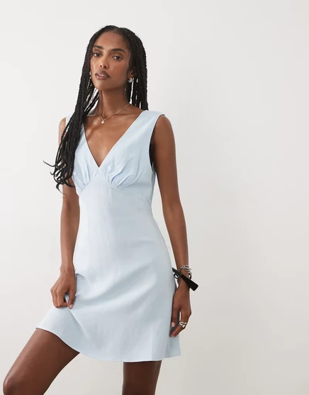 Женское мини-платье ASOS Design халтер, светло-голубое