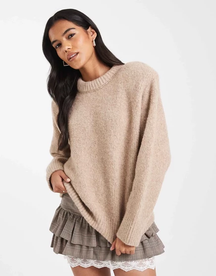 Свитер ASOS DESIGN с объемными плечами и отделкой горловины с подплечниками бежевого цвета beige