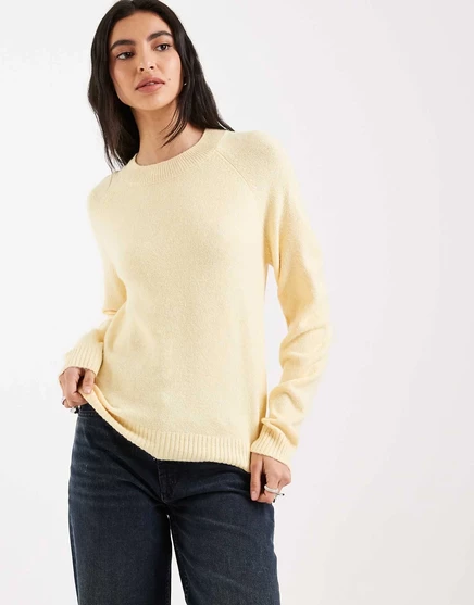 Вязаный свитер с круглым вырезом Vero Moda золотисто-желтого цвета в полоску golden haze
