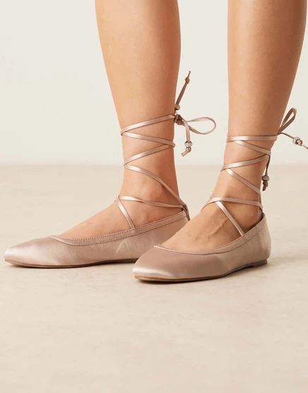 Балетки с завязками на ногах из розового атласа blush satin