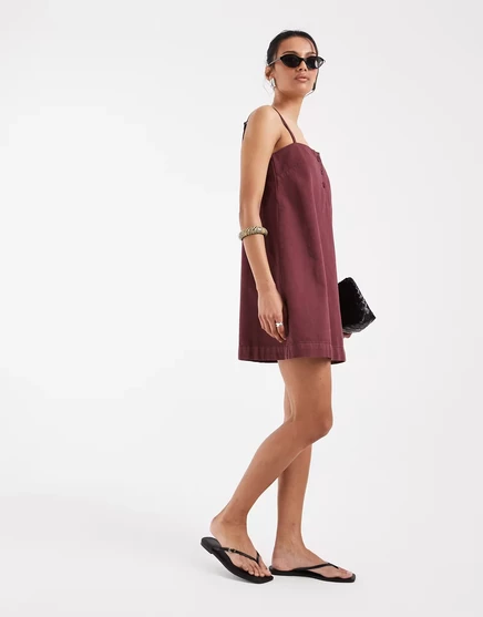 Женское платье ASOS Design джинсовое с пуговицами, бордовое