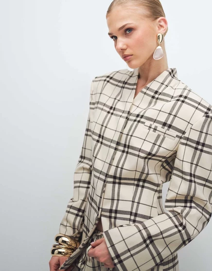 Женский блейзер ASOS Design с запахом, кремовый в клетку