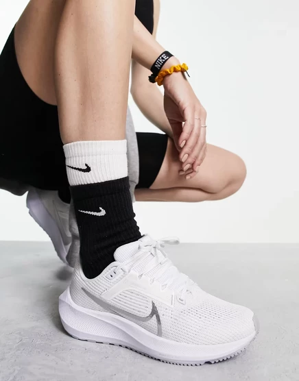 Женские кроссовки Nike Air Zoom Pegasus 40, бело-серебристые