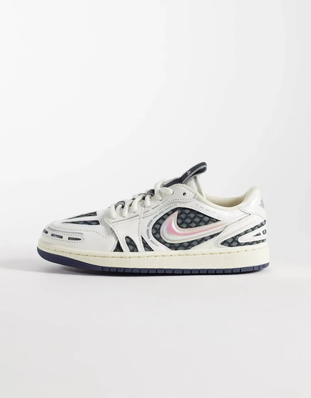 Кроссовки Nike Air Jordan Method of Make Low V3 выполнены в сине-белом цвете