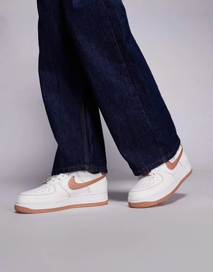Кроссовки Nike Air Force 1 '07 из розового золота  rose gold