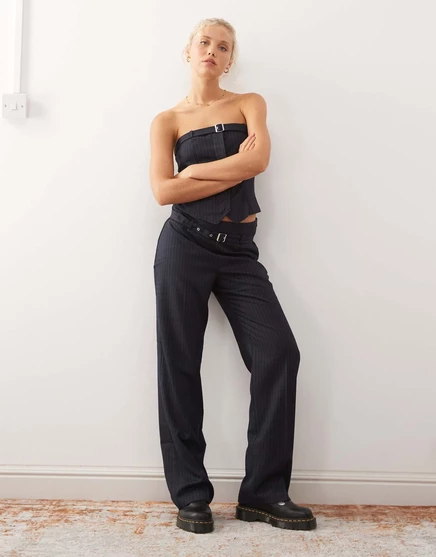 Сшитые на заказ широкие брюки с пряжками в синюю полоску navy pinstripe