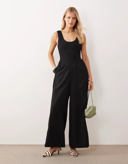 Женский комбинезон ASOS Design из мятой ткани с круглым вырезом, черный