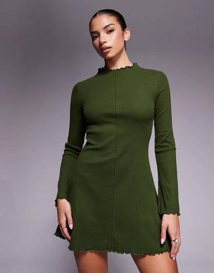 Мини-платье ASOS DESIGN в рубчик с длинным рукавом и салатовым подолом зеленого цвета хаки khaki
