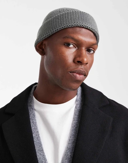 Дизайнерская вязаная мини-рыбацкая шапочка в рубчик ASOS DESIGN серого цвета gray
