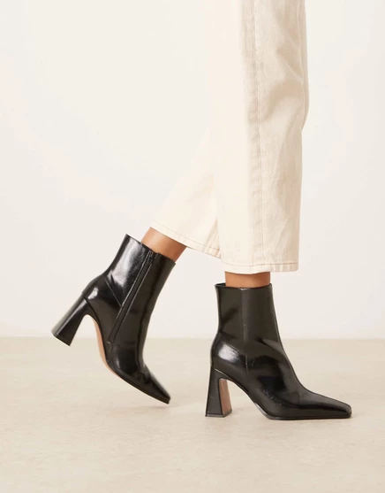 Черные сапоги Elodie на высоком каблуке с острым носком от ASOS DESIGN Elodie black