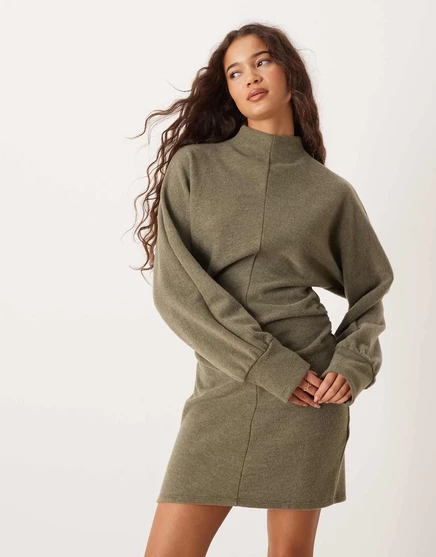 ДИЗАЙНЕРСКОЕ сверхмягкое мини-платье ASOS с вырезом 