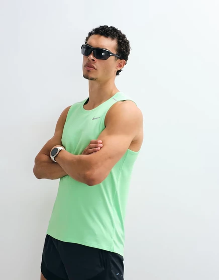 Майка Nike Running Dri-FIT Miler зеленого цвета средней длины
