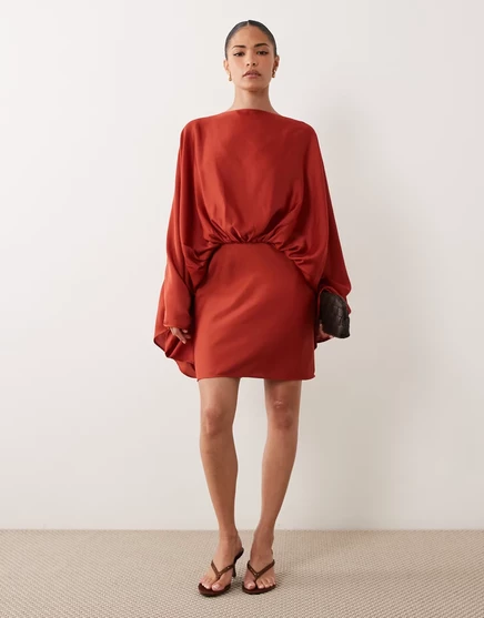 Миниатюрное мини-платье с открытой спиной и рукавами-накидками ASOS DESIGN с кисточками цвета ржавчины rust