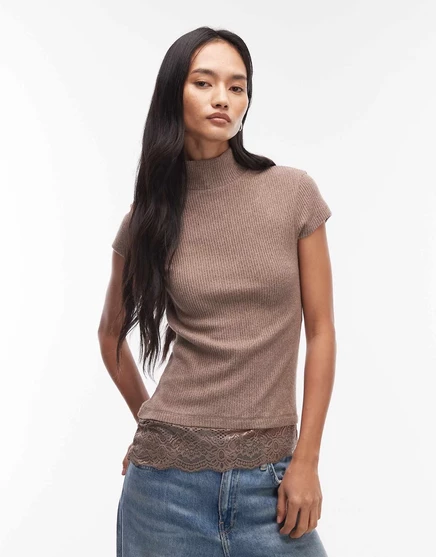 Топ с коротким рукавом и черепашьим вырезом от ASOS DESIGN с кружевным асимметричным низом коричневого цвета beige