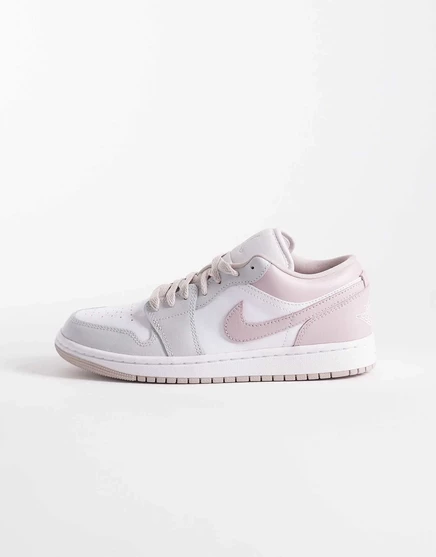 Низкие кроссовки Nike Air Jordan 1 белого и серого цветов 
