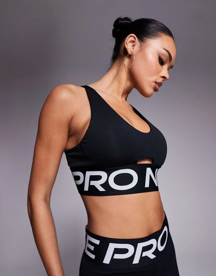 Спортивный бюстгальтер Nike Training Pro Indy со средней поддержкой и глубоким вырезом черного цвета black