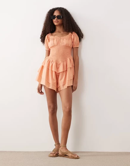 ДИЗАЙНЕРСКИЙ комбинезон ASOS с гофрировкой и шортами с оборками кораллового цвета