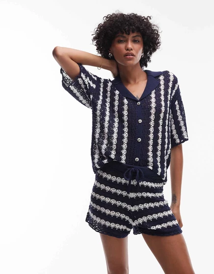 Трикотажные шорты в полоску с вышивкой от Topshop синего цвета и цвета слоновой кости - часть комплекта blue