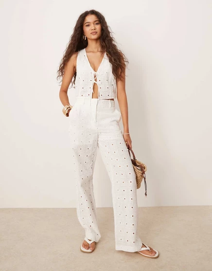 Брюки прямые Broderie detail из хлопка Mango белого цвета - часть комплекта white