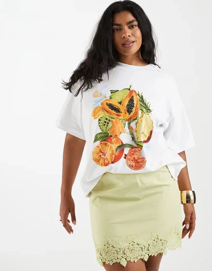Женская футболка ASOS Curve оверсайз с бисером, белая