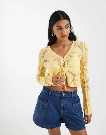 Вязаный кардиган Vero Moda с завязками спереди в золотисто-желтом цвете golden haze