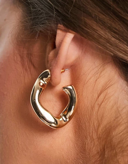 Золотистая серьга-кольцо с поворотными звеньями ASOS DESIGN gold