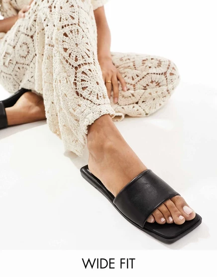 Черные сандалии на плоской подошве с квадратным носком ASOS DESIGN Wide Fit Fig black pu