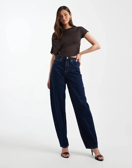 Высокие облегающие джинсы-бочкообразки ASOS DESIGN с интенсивной стиркой после полоскания rich rinse wash