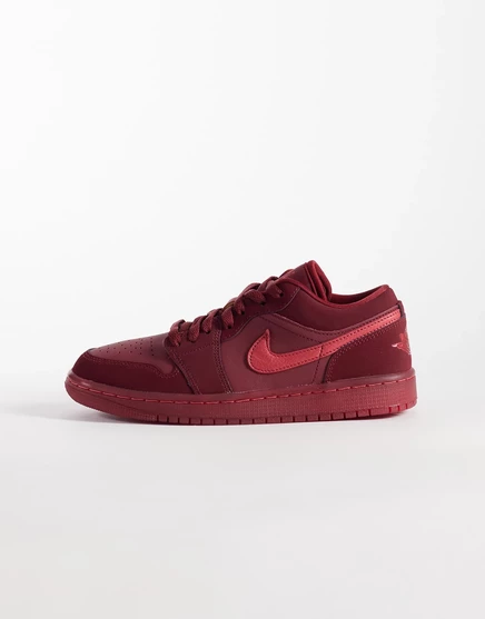 Кроссовки Nike Air Jordan 1 Low SE красного цвета, пропитанные влагой
