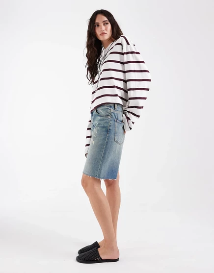 Укороченная футболка свободного кроя с длинным рукавом от ASOS DESIGN в сливовую полоску с рисунком инжира