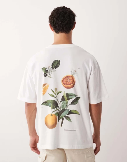 ДИЗАЙНЕРСКАЯ футболка оверсайз от ASOS с фруктовым принтом белого цвета