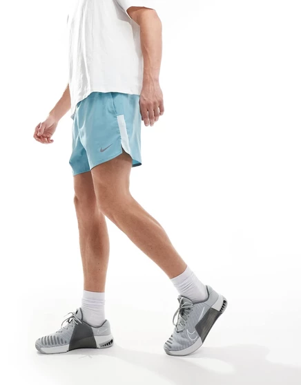 Шорты Nike Running Dri-FIT Challenger длиной 5 дюймов светло-голубого цвета light blue
