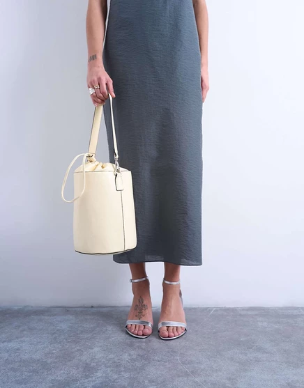 Сумка-ведро Topshop Carla через плечо в молочном цвете buttermilk