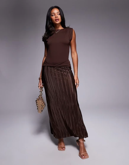 Макси-платье ASOS DESIGN hybrid plisse twist detail коричневого цвета brown